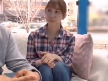 子供まで拵えたのに旦那の目の前で他人チンポの中出し受け入れちゃうクズ人妻素人人妻中出しのエッチ動画