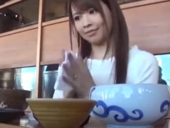 欲求不満な素人妻は飯を奢れば即日中出しパコも余裕ですｗ素人人妻中出しハメ撮りナンパのセクシー動画