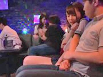 店内でさっくり中出し本番できるおっパブ巨乳美少女中出しのエロ動画