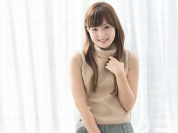超絶美少女とゆっくり見つめ合うスローセックス→だんだんと加速するピストンで抱き着き絶頂美少女のアダルト動画