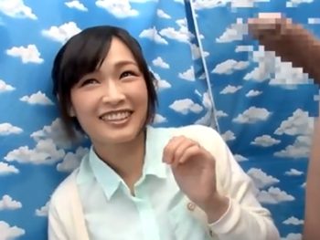 手コキだけの筈が謝礼上乗せで素股までしちゃった素人さんｗ素人美少女痴女のアダルト動画