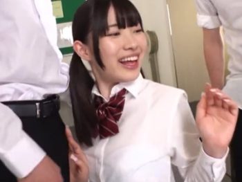 同級生のザーメンを飲みたがる清楚ビッチなJK女子校生美少女フェラ手コキのアダルト動画