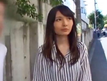 入った素人娘のパイパンマンコに3P中出し！素人美少女中出し3Pのアダルト動画