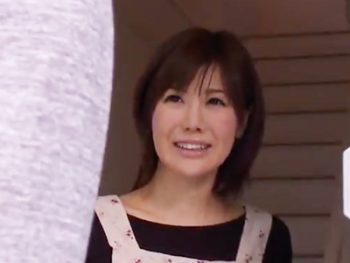 旦那の友人に迫られ抵抗するも体が正直に反応してしまう美人妻巨乳人妻中出しの無料ポルノ動画