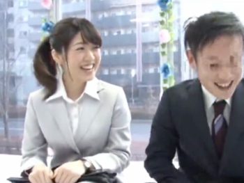 職場の同僚同士が明日から気まずくなる謝礼目的のマジックミラー部屋SEX素人お姉さんOLのア...