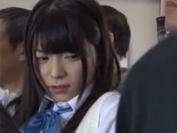 制服姿の美少女JKが痴漢男にザーメンぶっかけられて苦い顔女子校生美少女ぶっかけ痴漢のアダルト動画