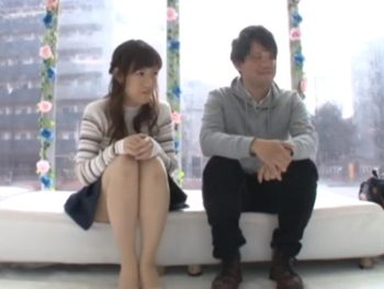 お金に釣られて友達と中出しセックスしちゃった女子大生素人美少女中出しのアダルトエロ動画