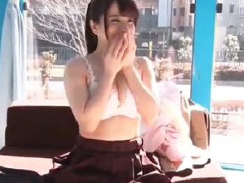 バストアップマッサージなのに股間を弄られて最後までしちゃった美少女JK素人女子校生美少女マッサージのエロ動画