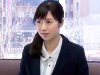 黒髪清楚な美人OLが童貞の筆おろしにチャレンジ！素人お姉さんOL童貞のアダルト動画