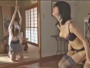 彼女の目の前で最愛の息子を寝取って誰にも渡さないママ巨乳人妻中出し近親相姦オナニーのエロ動画