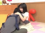 幼稚園で赤ちゃんセックスしてくれる保母さん巨乳美少女お姉さんのアダルト動画