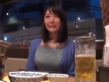 巨乳自慢な素人妻を自宅に連れ込み顔射ハメ撮り！巨乳素人人妻顔射ハメ撮りのエロ動画