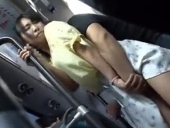 満員バス内で痴漢レイプに遭うムッチリ素人娘！巨乳素人美少女中出しレイプ痴漢露出のアダルト動画