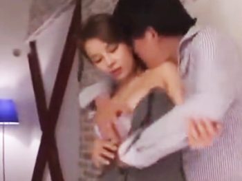 巨乳なハーフ美女と下を絡ませ濃密ファック！ハーフ顔射のエッチ動画