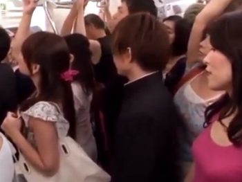 痴漢と全く逆の立場！痴女たちに囲まれて電車内で可愛い男の子が逆レイプに！巨乳痴女顔射乱交のアダルト動画