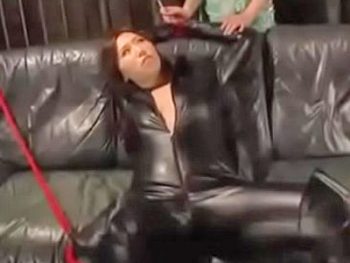 敵にあっさり捕まった無能捜査官が集団レイプに涙目絶叫ｗ巨乳お姉さんコスプレレイプ乱交の無料...