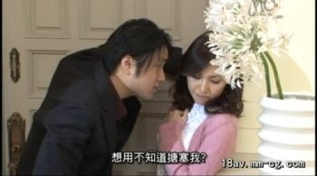 美熟女が借金取りに迫られ拒否出来ずにデカチンを受け入れるｗ人妻熟女中出しレイプのエロ動画