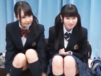 簡単なアンケートと騙してナンパ！仲良しJK二人組が杭打ちピストンにアクメ素人女子校生ナンパ乱交の無料エロ動画