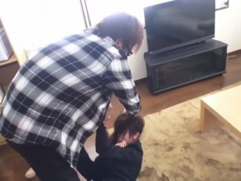 片手で女を持ち上げるガチムチレイパーのチンポ奴隷にされた美人OLお姉さんOLレイプ乱交のアダルト動画