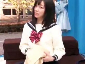 ナンパした貧乳JKを乳首マッサージで発情させ強制パコでザーメンぶっかけｗ女子校生美少女ナンパマッサージのエロ動画