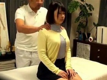 何も知らずに整体へやってきた巨乳素人さんが変態オヤジに寝取られる！巨乳素人盗撮マッサージのアダルト動画