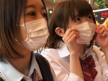 歌舞伎町のヤレると噂のJK2人組！アナル中出し大乱交！素人女子校生美少女中出しハメ撮り乱交アナルのアダルト動画