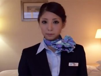 脱いだら爆乳なスチュワーデスさんと制服のまま濃厚パコ巨乳お姉さんOLコスプレ顔射ハメ撮りフェラ秋吉ひなのアダルト動画
