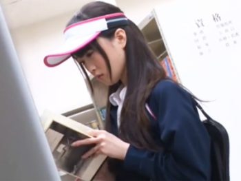 図書館に立ち寄った学校帰りのJKが変態男に生ハメレイプされ声を殺してマジイキｗ女子校生美少女パイパン顔射レイプ潮吹きのアダルト動画