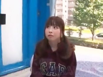 パイパンJDが童貞のフリした絶倫AV男優の子宮突きに昇天ｗ素人美少女パイパンナンパのエロ動画