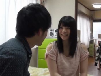 上原亜衣がファンの自宅を訪問！素人とチンポを搾り取る♡お姉さん中出しフェラ手コキパイズリ3P上原亜衣のアダルト動画