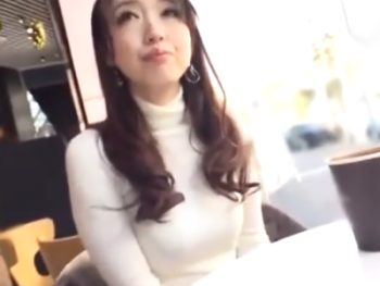 上品そうな美人妻さんがナンパ師に中出しされて下品にあえいでくれるｗお姉さん痴女人妻熟女中出しハメ撮りのエロ動画