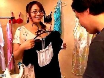 むっちり肉感溢れる巨乳人妻のコスプレSEX！巨乳人妻コスプレのアダルト動画