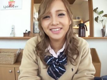 金髪の制服JKがお小遣い稼ぎにおっさんのチンコをフェラ抜きして精液をごっくん女子校生ギャルナンパフェラのアダルト動画