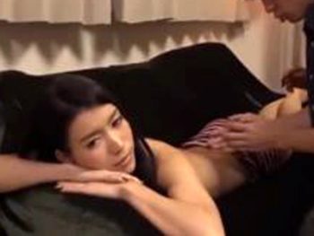 マッサージされて発情したお姉さんがショタを誘って中出しパコ巨乳お姉さん中出しのアダルト動画