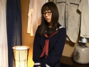 眼鏡の似合う美少女JKが汚いおっさんに抱かれてマジイキ連発女子校生美少女めがねのアダルトエロ動画