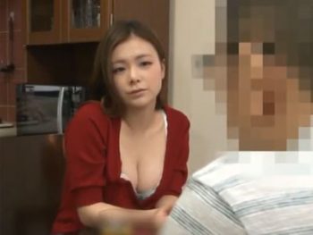 淫靡な視線と谷間で誘惑してくる巨乳美女に我慢できずに生中出しバチキメ巨乳お姉さん痴女中出しのアダルト動画