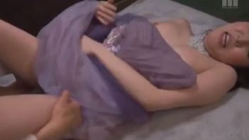 悪ガキたちにイタズラされてしまう花嫁お姉さんフェラぶっかけ痴漢のアダルト動画