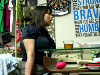 こんなデカパイを放っておくなんて失礼！盗撮部屋に連れ込んでガッツリ不倫パコ巨乳素人痴女人妻盗撮のアダルト動画