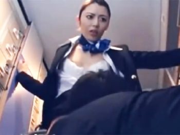 飛行機で好みのCAさん発見→時間止めてパンストに穴開けてずっぷし挿入お姉さんOLパンストレイプのアダルト動画