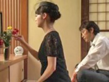 輪姦ぶっかけSEX楽しんじゃうド淫乱な色白金髪ギャルギャル痴女顔射ハメ撮りぶっかけの無料アダルト動画