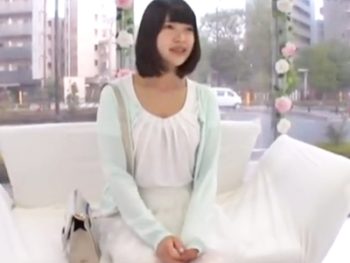 四つん這いの格好からいきなり肉棒をねじ込まれる女子大生ｗ素人美少女のアダルト動画