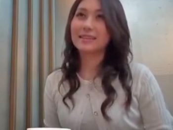 性欲過多な素人妻が旦那以外のチンポを求めて自らAV出演志願！素人人妻熟女顔射の無料アダルト動画