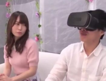夫がエロVRを楽しんでいる間に隣で寝取られる妻ｗ素人人妻ナンパのアダルト動画