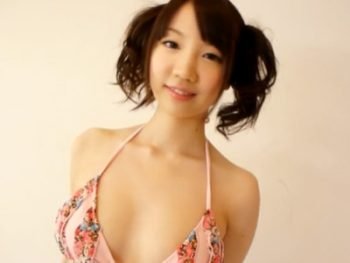 美巨乳な童顔美少女が3Pでパイパンマンコをガン突きされて潮吹きアクメｗ巨乳美少女パイパン顔射潮吹き3Pのアダルト動画