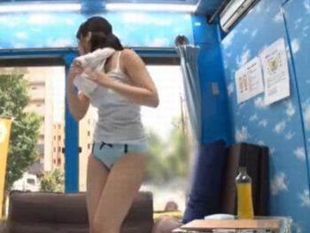 出産後間もない敏感オマンコの人妻にエロマッサ→妊娠前よりも敏感に感じてたっぷり中出しオネダリ巨乳素人人妻中出し盗撮マッサージのアダルト動画