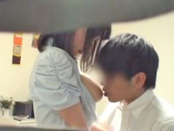 親がとらえた衝撃映像！息子を誘惑する痴女家庭教師の実態！巨乳痴女家庭教師の無料アダルト動画