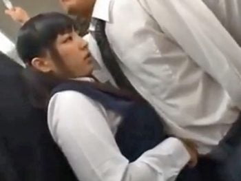 警戒していたのに満員電車であっさり痴漢にレイプされちゃうJK素人女子校生美少女レイプ痴漢の無料アダルト動画