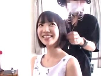 種付けされる自覚ありな女子が妊娠するまで中出し！巨乳美少女パイパン中出し3P鈴木心春の無料セックス動画