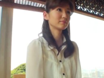 オナニーを見られてぐっちょりアソコを濡らす淫乱な奥様に挿入したら痙攣しながらイキまくりｗ素人人妻熟女ハメ撮りナンパのアダルト動画