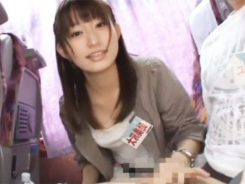 バコバスツアーで激カワ人気女優たちが移動のバスの中からフェラ抜きしまくり！美少女お姉さんフェラのアダルト動画